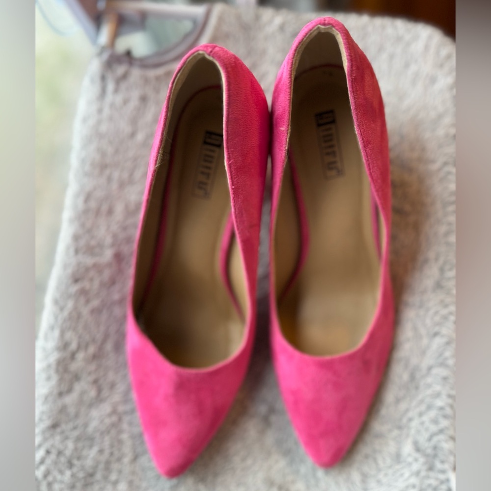 IDIFU Raspberry Pink Pointed-Toe Pumps - Picture 8 of 9